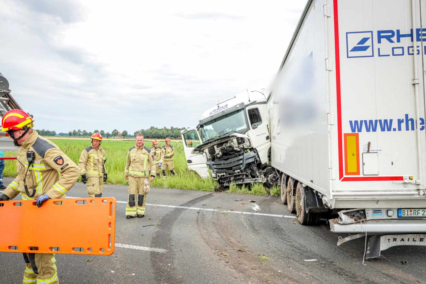 A37 dicht vanwege geschaarde vrachtwagen