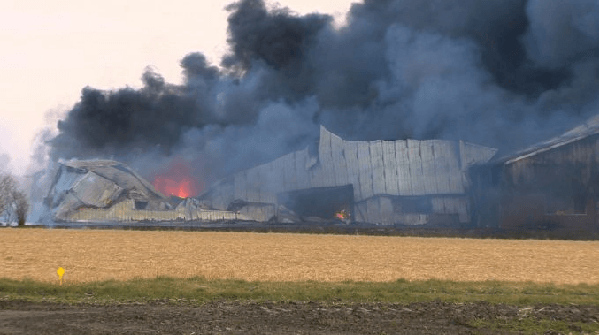 Brandweer Drenthe ingezet bij grote brand in Vlagtwedde