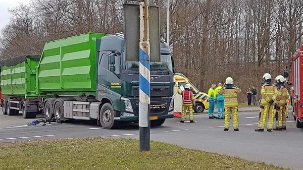 Fietser overleden na aanrijding met vrachtwagen in Balkbrug