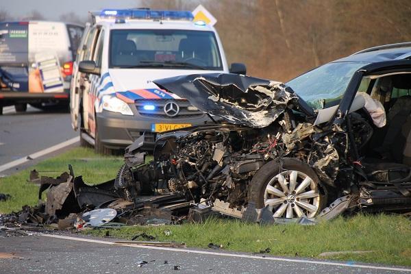 Automobiliste overleden na ernstig ongeluk in Roden