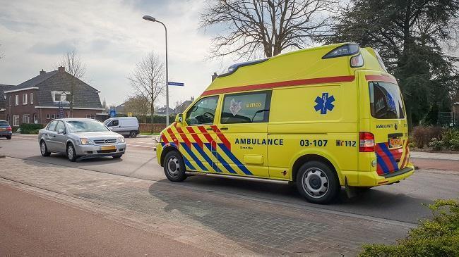 Fietser gewond door aanrijding met auto (Video)