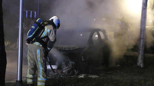 Brand verwoest auto in Meppel