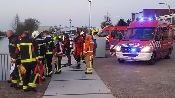 Zoektocht naar auto in water bij Havenkade Assen (VIDEO)