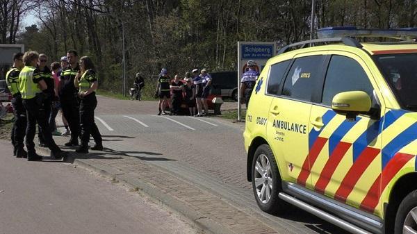 Wielrenners gewond bij botsing met auto in Schipborg