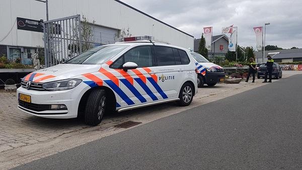 Politie doet inval in loods Zuidwolde