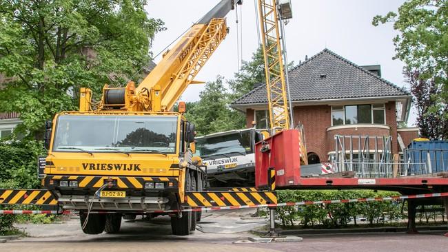 Bouwkraan zakt weg in Assen