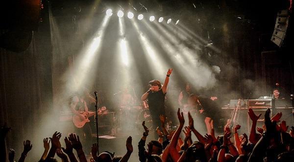 Metallica tribute groot succes in Het Podium