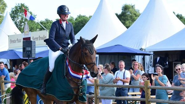 Renate Beuving opnieuw de beste in Derby van Drenthe bij Hippisch Holtrijk