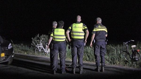 Auto en fietser botsen met elkaar; Meisje gewond