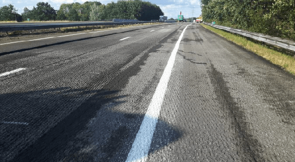 A28 bij Zuidwolde deels open, Maandag nieuw asfalt.(video)