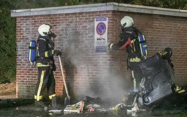 Container brandt uit in Assen