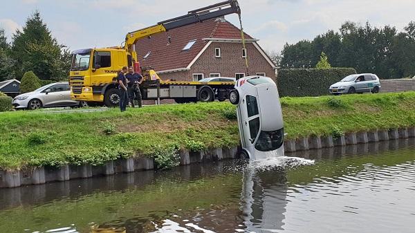 Opnieuw auto in de Drentse Hoofdvaart Bovensmilde