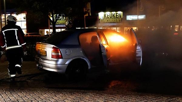 Auto in vlammen op in Hoogeveen