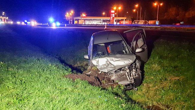 Gewonde bij botsing tussen auto en vrachtwagen op A28 bij Beilen