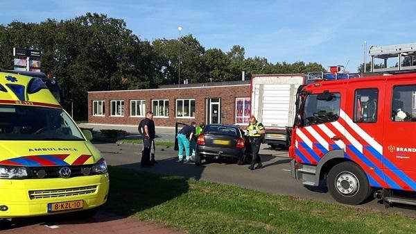 Twee gewonden na ongeval tussen auto en vrachtwagen