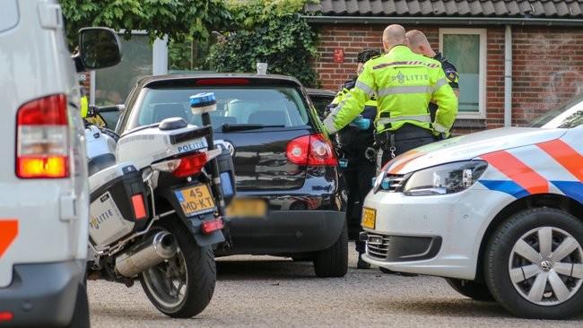 Politie rijdt auto klem na achtervolging in Assen