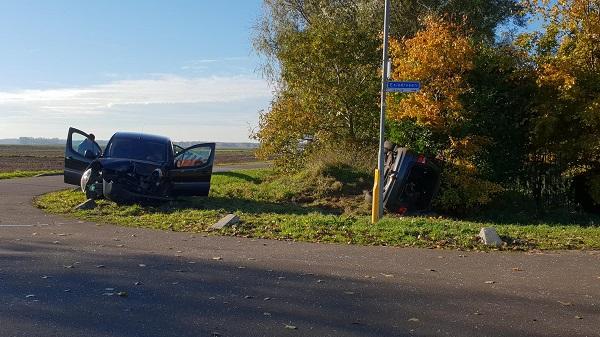 Persoon bekneld bij ernstig ongeval op beruchte kruising (video)