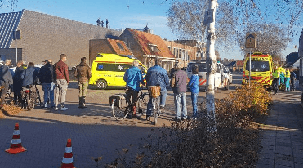 Traumahelikopter ingezet bij ongeval tussen auto en fietser (video)