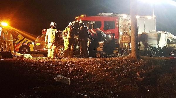 Verkeerde inhaalmanoeuvre veroorzaakt zwaar ongeval met 2 gewonden (video)