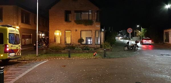 Scooterrijder gewond na botsing met auto in Assen