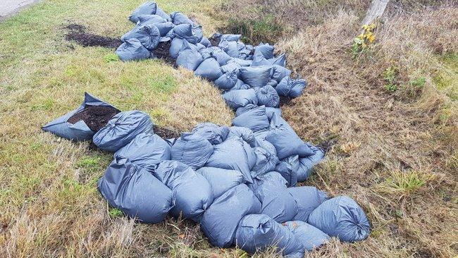 Vijftig vuilniszakken met mogelijk hennepafval in Diever gedumpt