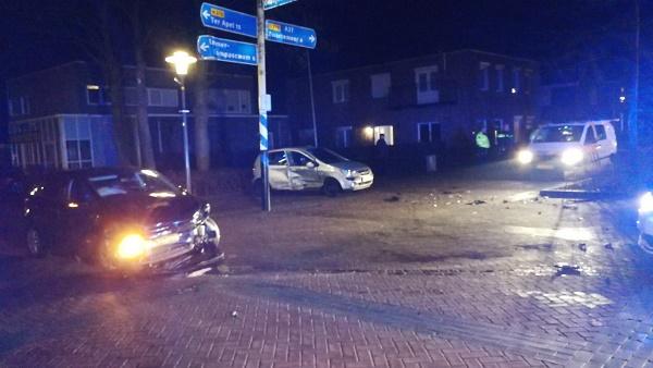 2 gewonden bij ongeval met veel schade