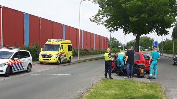 Motor en auto botsen in Hoogeveen