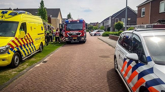 Brandweer redt kindje uit voetbaldoel in Assen