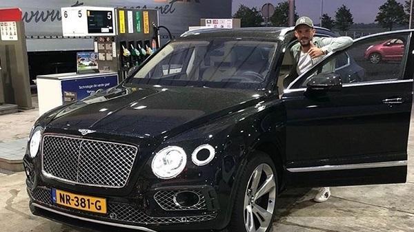 FC-Emmen speler Anco Jansen week lang in Bentley van Ronald Lubbers