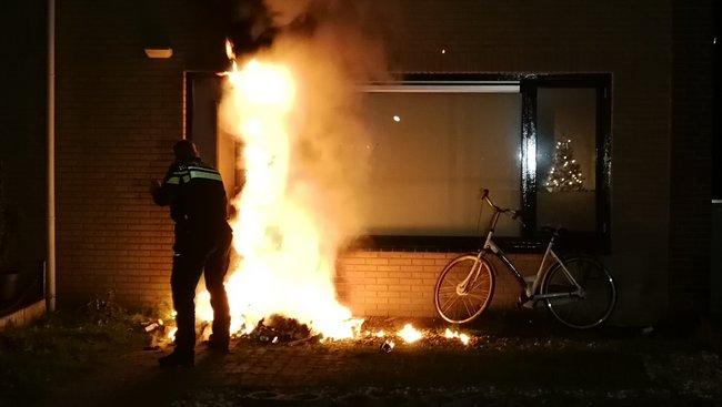 Containerbrand slaat over naar woning (Video)