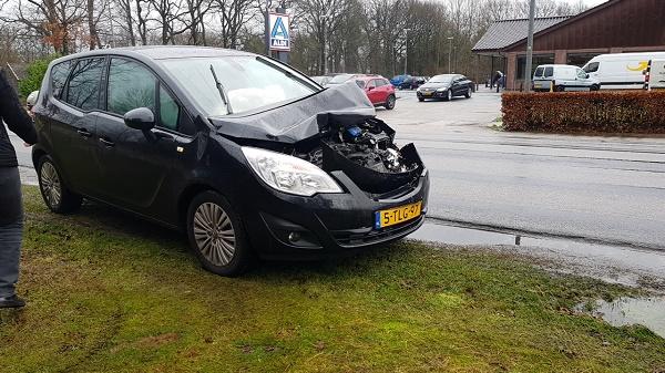 Veel schade na ongeval in Vries