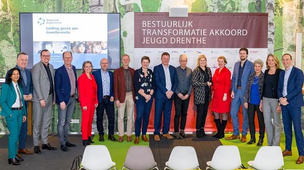 Twaalf Drentse gemeenten en vijf jeugdhulpaanbieders in Drenthe ondertekenen akkoord voor betere jeugdhulp
