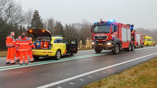 N34 afgesloten door ernstig ongeval tussen auto en vrachtwagen