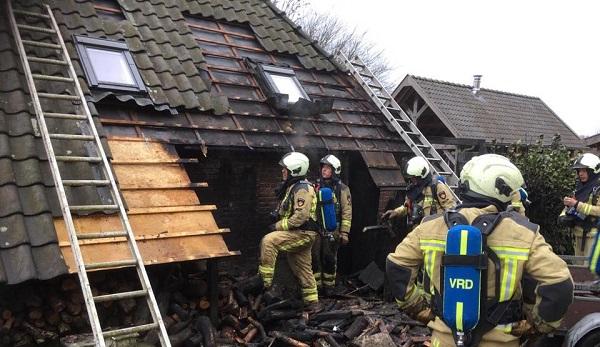 Groot alarm vanwege brand in woonboerderij