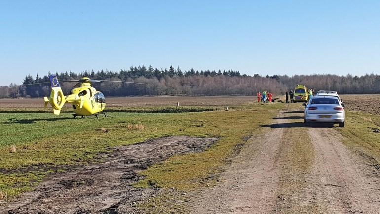 Motorcrosser zwaargewond na harde val tussen Oranje en Smilde (video)