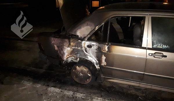 Politie zoekt getuigen van in brand gestoken auto