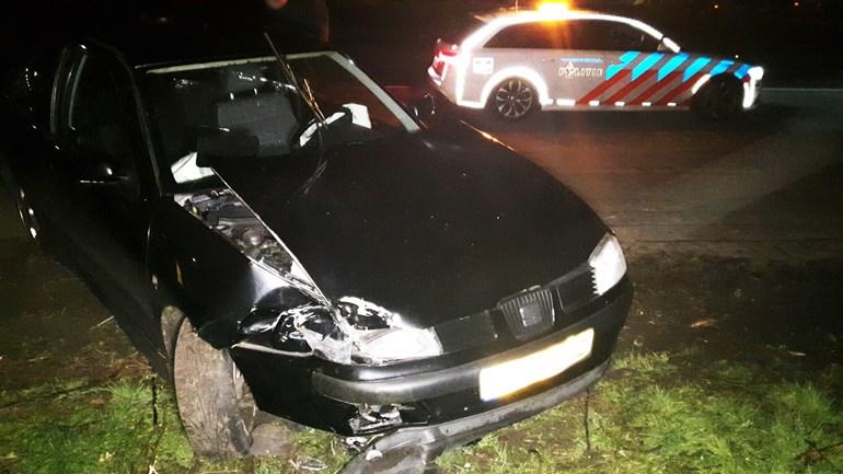 Wandelaar geraakt bij crash met auto