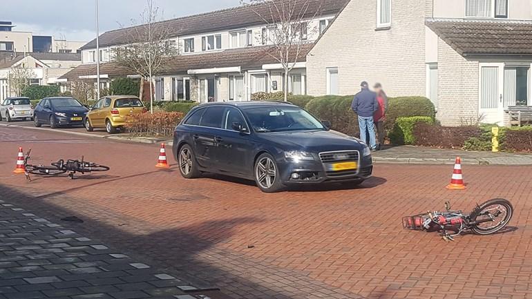 Vrouw en kind aangereden door auto; Vrouw gewond