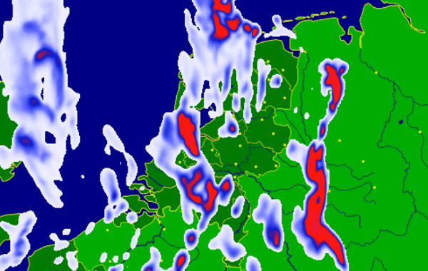 Vanmiddag buien met plaatselijk onweer en hagel