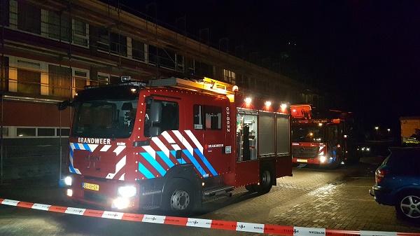 Brandweer massaal naar flatbrand in Emmen