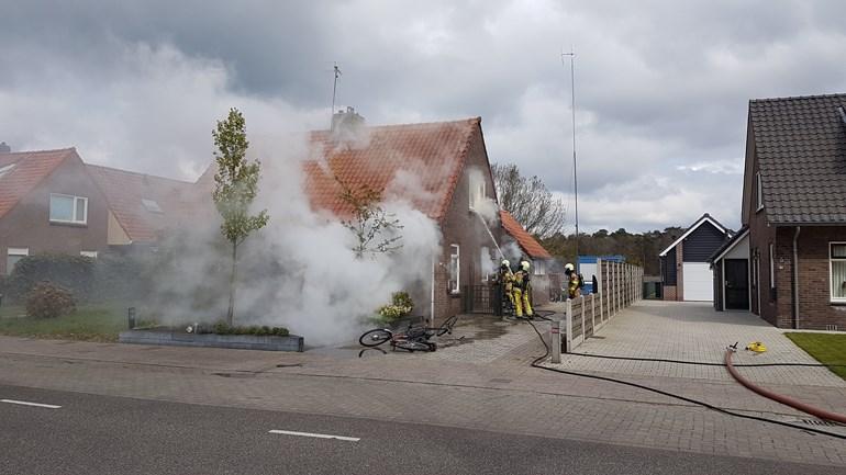 Woningbrand met veel rook in Elim