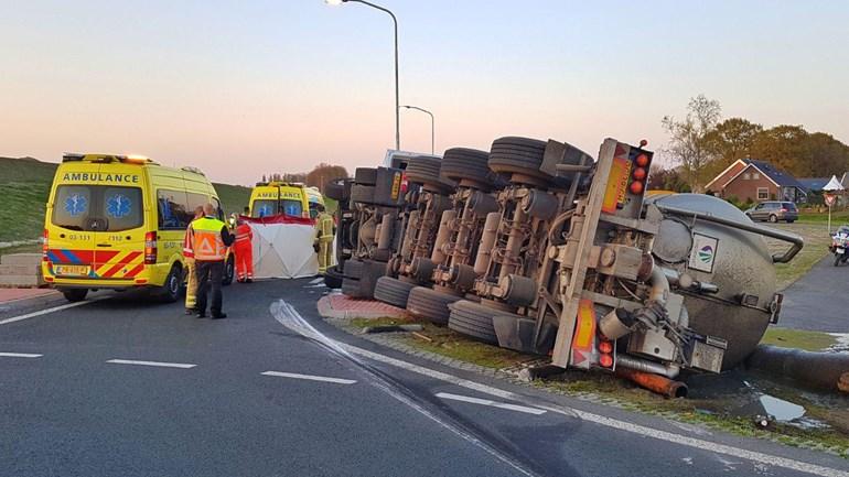 Opnieuw mestwagen op de kant; Bestuurder zwaar gewond