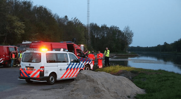 Grote zoekactie naar te water geraakte auto