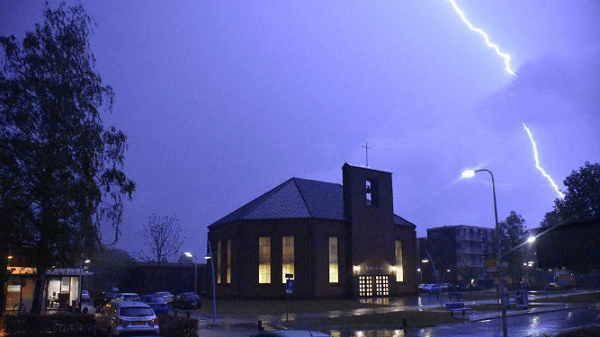 Heftig onweer over Drenthe; Overlast blijft uit
