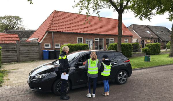 Kinderen bekeuren hardrijders in bebouwde kom Ruinen