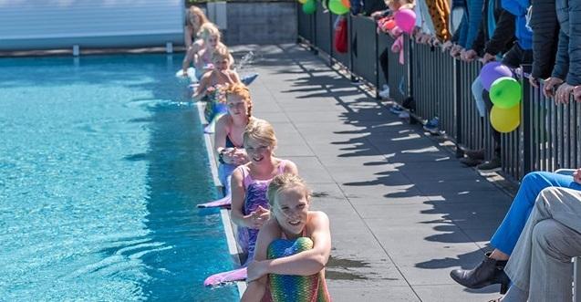 Nieuw wellness bad in Zwembad Ruinen feestelijk geopend