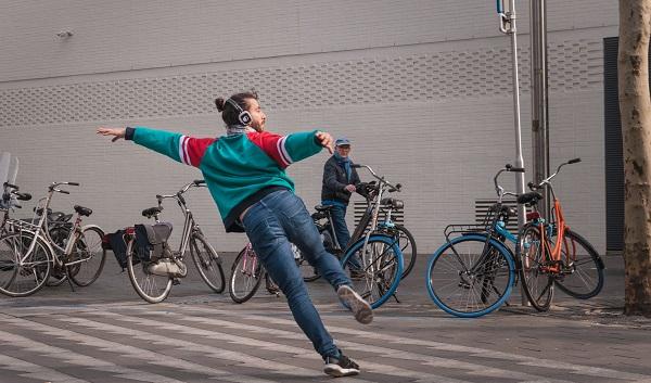 dansgezelschap Vloeistof geeft voorstelling tijdens Art of Wonder Assen