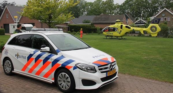 Traumahelikopter landt midden in voortuin; Buurt kijkt raar op