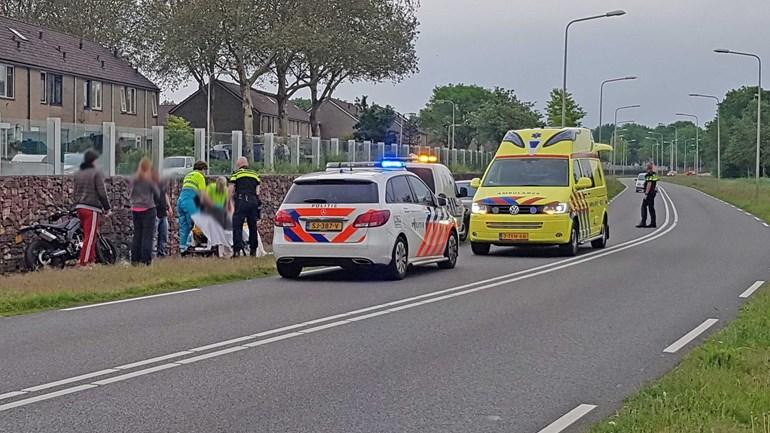 Motorrijder vliegt uit de bocht en raakt gewond