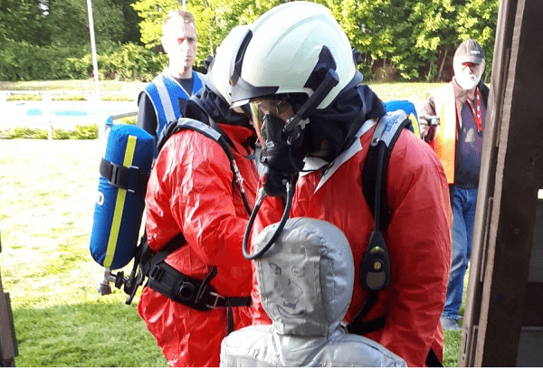 Brandweer oefening chloorincident in Openluchtbad Veenhuizen